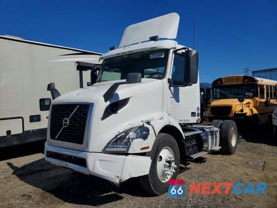 Drugie zdjęcie samochodu z przodu: 2019 VOLVO VNR - SEMI TRUCK VIN:4V4W19DF4KN217894 - miniatura
