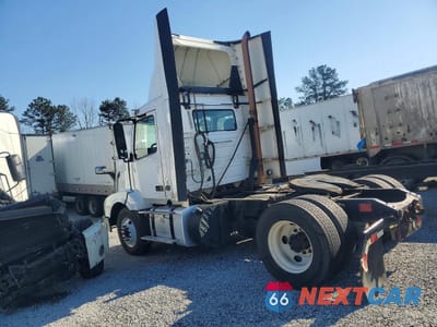 Trzecie zdjęcie samochodu z tyłu: 2017 VOLVO VNL SEMI TRUCK VIN:4V4N39TG8HN988030 - miniatura