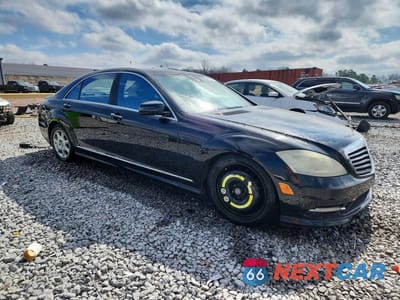 Czwarte zdjęcie samochodu z boku: 2011 MERCEDES-BENZ S 550 VIN:WDDNG7BB4BA387082 - miniatura