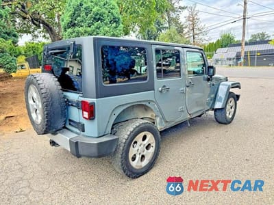 Czwarte zdjęcie samochodu z boku: 2014 JEEP WRANGLER UNLIMITED SAHARA VIN:1C4BJWEG1EL304085 - miniatura