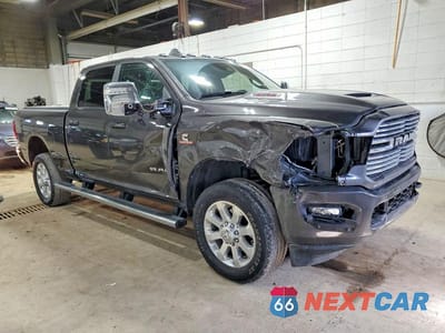 Czwarte zdjęcie samochodu z boku: 2024 RAM 2500 LARAMIE VIN:3C6UR5FL6RG143721 - miniatura