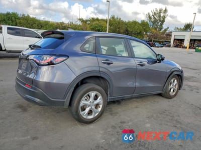 Trzecie zdjęcie samochodu z tyłu: 2025 HONDA HR-V LX VIN:3CZRZ1H35SM722088 - miniatura
