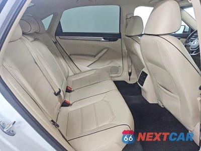 Zdjęcie 10 z 12 samochodu: 2016 VOLKSWAGEN PASSAT SE VIN:1VWBT7A38GC010945 - miniatura