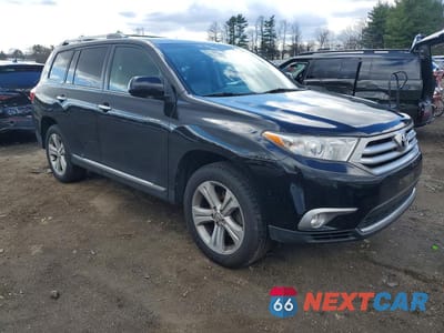 Czwarte zdjęcie samochodu z boku: 2013 TOYOTA HIGHLANDER LIMITED VIN:5TDDK3EH3DS253974 - miniatura