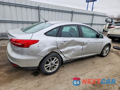 Trzecie zdjęcie samochodu z tyłu: 2016 FORD FOCUS SE VIN:1FADP3F21GL215621 - miniatura