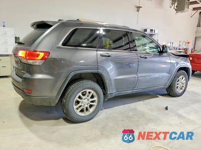 Trzecie zdjęcie samochodu z tyłu: 2018 JEEP GRAND CHEROKEE LAREDO VIN:1C4RJFAG8JC503827 - miniatura