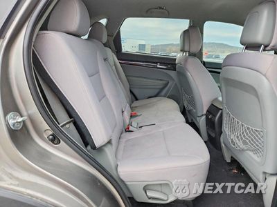 Zdjęcie 10 z 11 samochodu: 2014 KIA SORENTO BASE VIN:5XYKT4A69EG426443 - miniatura