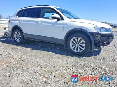 Czwarte zdjęcie samochodu z boku: 2019 VOLKSWAGEN TIGUAN S VIN:3VV1B7AX0KM129490 - miniatura
