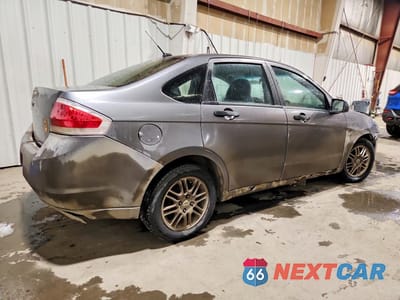 Trzecie zdjęcie samochodu z tyłu: 2011 FORD FOCUS SE VIN:1FAHP3FNXBW168270 - miniatura