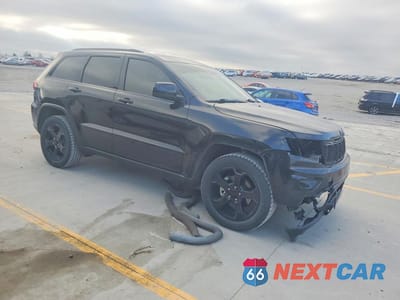 Czwarte zdjęcie samochodu z boku: 2018 JEEP GRAND CHEROKEE LAREDO VIN:1C4RJFAGXJC466912 - miniatura