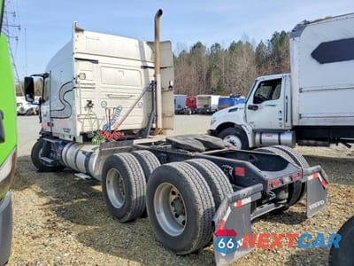 Trzecie zdjęcie samochodu z tyłu: 2023 VOLVO VNR VIN:4V4WC9EH6PN610815 - miniatura