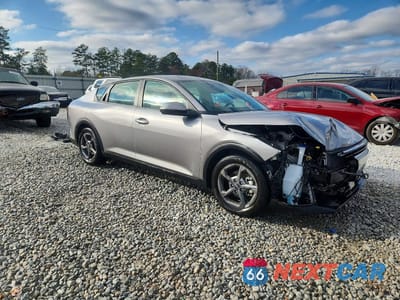 Czwarte zdjęcie samochodu z boku: 2025 KIA K4 LXS VIN:3KPFT4DE1SE226038 - miniatura