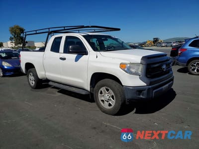 Czwarte zdjęcie samochodu z boku: 2017 TOYOTA TUNDRA SR VIN:5TFUM5F19HX074068 - miniatura