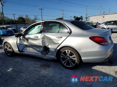 Drugie zdjęcie samochodu z przodu: 2016 MERCEDES-BENZ C 300 VIN:55SWF4JB8GU132000 - miniatura