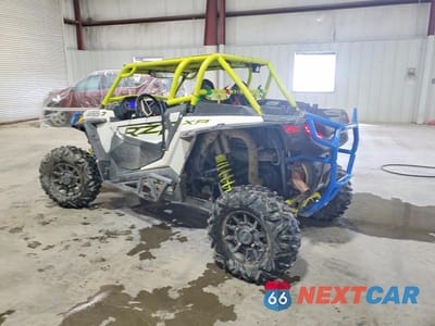 Trzecie zdjęcie samochodu z tyłu: 2021 POLARIS RZR XP UTILITY VEHICLE VIN:3NSNAE999MF143617 - miniatura
