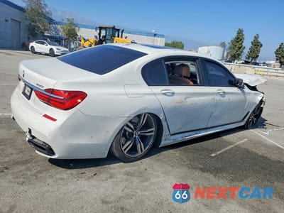Trzecie zdjęcie samochodu z tyłu: 2018 BMW 750 I VIN:WBA7F0C55JGM23828 - miniatura