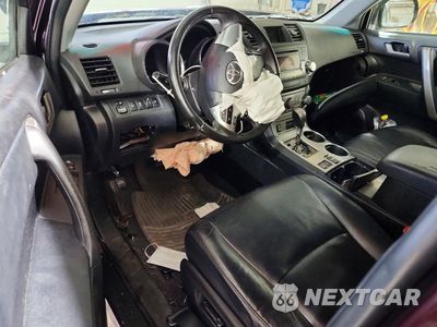 Zdjęcie 8 z 14 samochodu: 2011 TOYOTA HIGHLANDER SE VIN:5TDBK3EH3BS067520 - miniatura