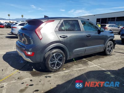 Trzecie zdjęcie samochodu z tyłu: 2026 KIA NIRO LX VIN:KNDCP3LE2T5331414 - miniatura