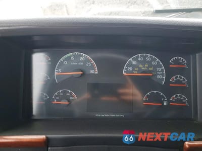 Zdjęcie 8 z 10 samochodu: 2009 VOLVO VN VNL VIN:4V4NC9EJ79N277610 - miniatura