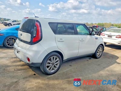 Trzecie zdjęcie samochodu z tyłu: 2019 KIA SOUL + VIN:KNDJP3A59K7012377 - miniatura