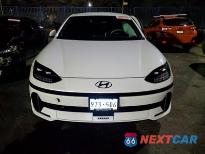 Piąte zdjęcie samochodu w środku: 2025 HYUNDAI IONIQ 6 SEL VIN:KMHM34AC2SA093346 - miniatura