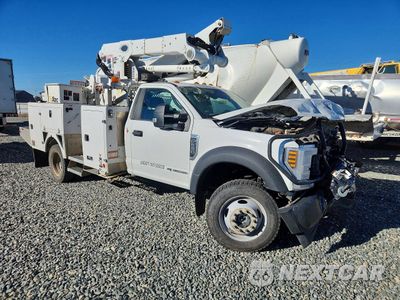 Czwarte zdjęcie samochodu z boku: 2018 FORD F550 SUPER SUPER DUTY VIN:1FDUF5HT6JEC49589 - miniatura