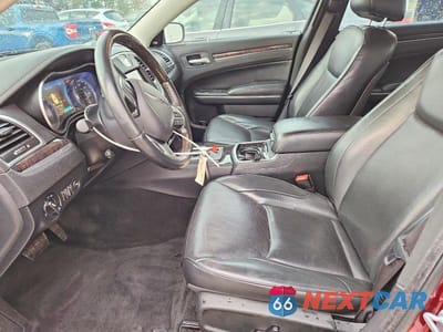 Zdjęcie 7 z 12 samochodu: 2016 CHRYSLER 300C VIN:2C3CCAKG4GH106448 - miniatura