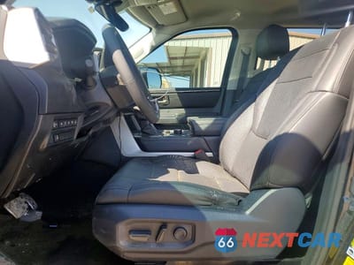 Zdjęcie 7 z 11 samochodu: 2024 TOYOTA TUNDRA SR5 VIN:5TFLA5AB7RX040135 - miniatura