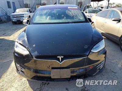 Piąte zdjęcie samochodu w środku: 2018 TESLA MODEL X VIN:5YJXCAE2XJF113494 - miniatura
