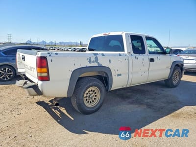 Trzecie zdjęcie samochodu z tyłu: 2002 CHEVROLET SILVERADO C1500 VIN:2GCEC19V421170371 - miniatura