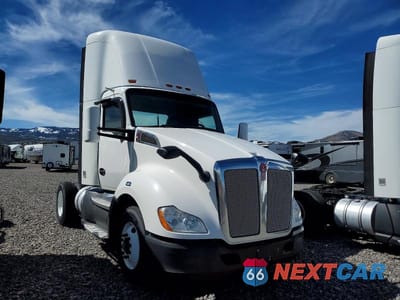 2016 KENWORTH T680 SEMI TRUCK 1XKYA48XXGJ496667 - główne zdjęcie licytacji z USA - miniatura