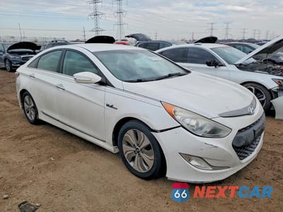 Czwarte zdjęcie samochodu z boku: 2013 HYUNDAI SONATA HYBRID LIMITED VIN:KMHEC4A46DA093494 - miniatura