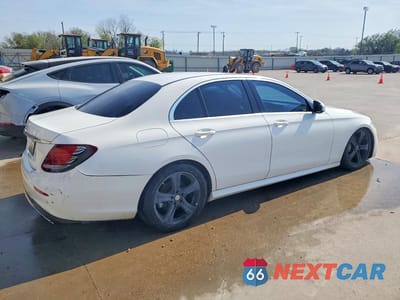 Trzecie zdjęcie samochodu z tyłu: 2017 MERCEDES-BENZ E 300 VIN:WDDZF4JB7HA125165 - miniatura
