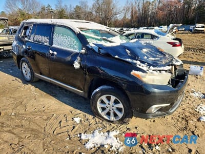 Czwarte zdjęcie samochodu z boku: 2013 TOYOTA HIGHLANDER SE VIN:5TDBK3EH4DS266563 - miniatura