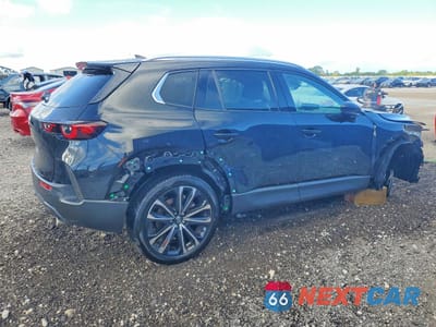 Trzecie zdjęcie samochodu z tyłu: 2026 MAZDA CX-50 PREMIUM VIN:7MMVABDL1TN462254 - miniatura