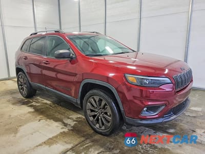 Czwarte zdjęcie samochodu z boku: 2021 JEEP CHEROKEE LATITUDE LUX VIN:1C4PJLMX8MD180203 - miniatura