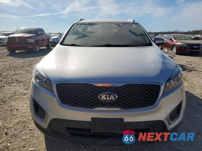 Piąte zdjęcie samochodu w środku: 2016 KIA SORENTO LX VIN:5XYPG4A37GG043698 - miniatura