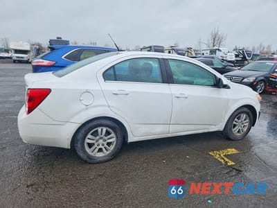 Trzecie zdjęcie samochodu z tyłu: 2014 CHEVROLET SONIC LT VIN:1G1JC5SH5E4198272 - miniatura