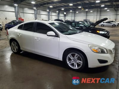 Czwarte zdjęcie samochodu z boku: 2014 VOLVO S60 T5 VIN:YV1612FS6E1287156 - miniatura