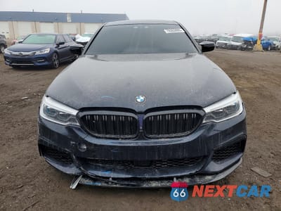 Piąte zdjęcie samochodu w środku: 2018 BMW M550XI VIN:WBAJB9C5XJB286968 - miniatura