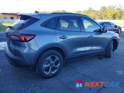 Trzecie zdjęcie samochodu z tyłu: 2025 FORD ESCAPE ST LINE SELECT VIN:1FMCU9NA0SUA42120 - miniatura