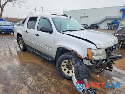 Czwarte zdjęcie samochodu z boku: 2011 CHEVROLET AVALANCHE LS VIN:3GNTKEE37BG178341 - miniatura