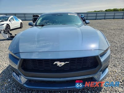 Piąte zdjęcie samochodu w środku: 2025 FORD MUSTANG VIN:1FA6P8TH9S5119098 - miniatura