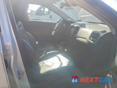 Zdjęcie 7 z 13 samochodu: 2017 JEEP COMPASS LIMITED VIN:3C4NJDCB9HT680860 - miniatura