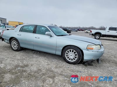 Czwarte zdjęcie samochodu z boku: 2007 LINCOLN TOWN CAR VIN:1LNHM81V17Y628981 - miniatura