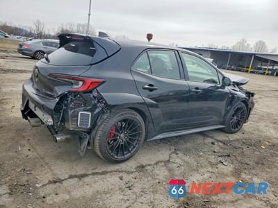 Trzecie zdjęcie samochodu z tyłu: 2025 TOYOTA GR COROLLA CORE VIN:JTNABAAE7SA020530 - miniatura