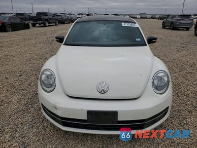 Piąte zdjęcie samochodu w środku: 2012 VOLKSWAGEN BEETLE VIN:3VWV67AT8CM663806 - miniatura