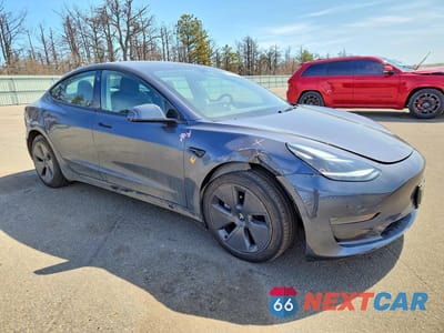 Czwarte zdjęcie samochodu z boku: 2023 TESLA MODEL 3 VIN:5YJ3E1EA3PF687265 - miniatura