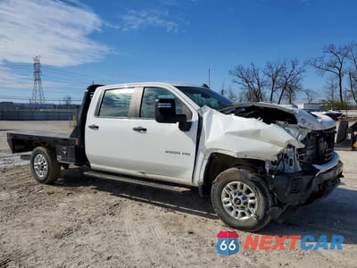 Czwarte zdjęcie samochodu z boku: 2024 CHEVROLET 3500 VIN:1GB4YLEY7RF236623 - miniatura