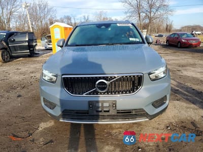 Piąte zdjęcie samochodu w środku: 2020 VOLVO XC40 T5 MOMENTUM VIN:YV4162UK0L2278235 - miniatura